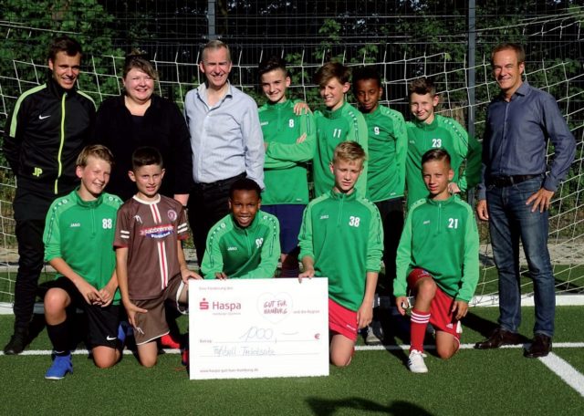 Haspa Sponsort Wettkampftrikots Fussball Harburg